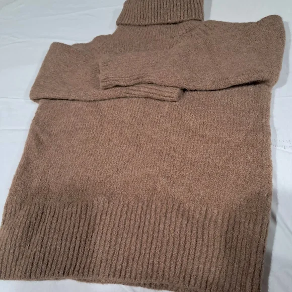 The Group by Babaton 100%  heavy Alpaca Turtleneck Sweater - XXS - Picture 11 of 15